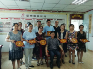 南京风水培训班学员与灵雨老师合影